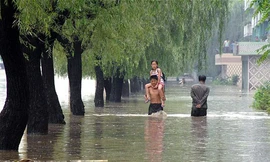 Cảnh lũ lụt ở thành phố Anju, Triều Tiên