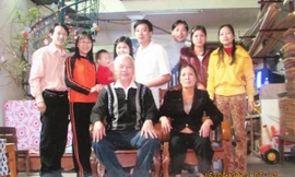 Cụ ông 63 tuổi mới bắt đầu học đại học