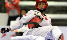 Huỳnh Châu (giáp đỏ) tại