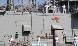 Cận cảnh sức mạnh tàu đổ bộ, tàu hộ vệ tên lửa Australia thăm Việt Nam