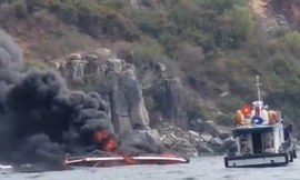 Cháy ca nô trên vịnh Nha Trang, hai thuyền viên bị bỏng