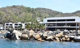 Dự án du lịch Hồ Tiên ngang nhiên đổ đá lấn vịnh Nha Trang