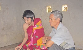 'Quan xã' ém tiền trợ cấp của người điên