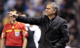 Mourinho bị… ám sát hụt