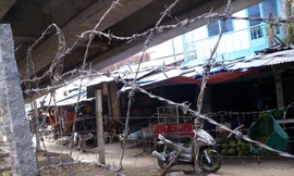 Bức xúc vì dùng kẽm gai để giải tỏa chợ