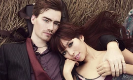 Hà Anh tình tứ cùng 'bạn trai' trên đồng cỏ