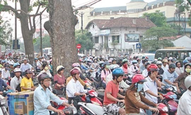 Trực tiếp đánh vào người dân