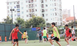 Trẻ thiệt thòi cũng được đá bóng