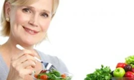 Trái cây và rau rất quan trọng với phụ nữ cao tuổi