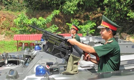 Lính thiết giáp luôn sẵn sàng chiến đấu