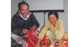 Niềm vui đón “tết mới” với vợ chồng ông Nguyễn Dũng	Ảnh: Nguyễn Huy