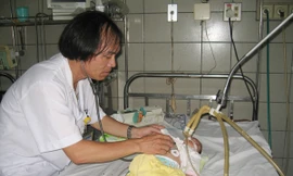 Trẻ em, người già đổ bệnh