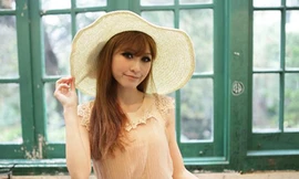 Mũ rộng vành duyên dáng ngày hè