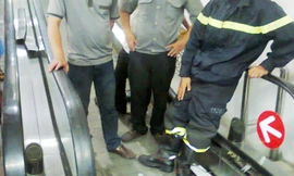 Bé bị thang máy cuốn phải phẫu thuật ghép nối chân