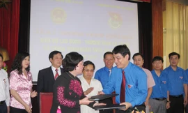 Lễ ký kết chương trình phối hợp 2012-2017 chiều 4-6