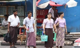 Đàn ông nước nào mặc váy, nhai trầu?