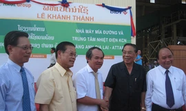 Bầu Ðức với các yếu nhân, TBT, Phó Thủ tướng CHDCND Lào