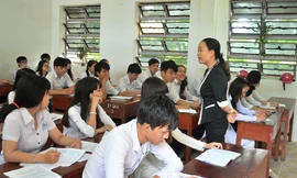 Giáo viên coi thi THPT Quốc gia 2018 tại một điểm thi ở Kiên Giang