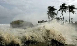 Bão uy hiếp làng biển Mỹ Quảng, xã An Chấn, huyện Tuy An (Phú Yên). Ảnh: PV