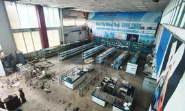 Siêu thị miễn thuế đóng cửa, bỏ hoang. Ảnh: Văn Minh