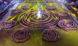 Những vòng xoè đặc sắc trong đêm hội Mường Lò. Ảnh: Xuân Tình ​