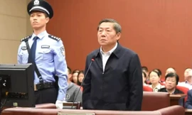 Lỗ Vĩ xuất hiện tại tòa ngày 19/10. Ảnh: SCMP 