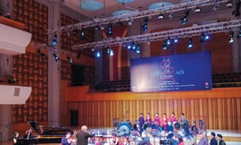 Buổi biểu diễn “Tiếp nối” của Vũ Nhật Tân và Ðông Kinh cổ nhạc được dư luận đánh giá cao. Ảnh: Anh Tuấn 