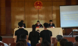 Phiên tòa giả định tại xã Duy Tân (huyện Duy Xuyên) do Ðội tuyên truyền pháp luật tổ chức là hình thức để nâng cao hiểu biết pháp luật cho người dân. Ảnh: NVCC ​