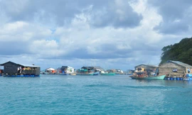 Quang cảnh làng cá bè ở Thổ Chu 