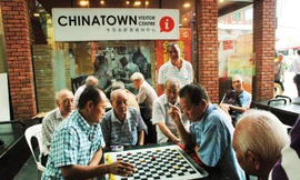 Đánh cờ mỗi ngày. Ảnh: Trần Nguyễn Anh 