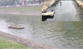 Sông Tô Lịch khi được xả nước từ Hồ Tây. Ảnh: A.Trọng