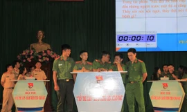 Các đội thi tranh tài tại vòng chung kết. Ảnh: NGÔ TÙNG