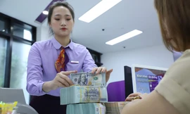 Việc Việt Nam bị xếp hạng tín nhiệm thấp sẽ ảnh hưởng đến vay nợ quốc tế của nhiều doanh nghiệp và cả Chính phủ. Ảnh: Như Ý