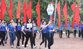 Chiến dịch Thanh niên tình nguyện hè 2018 được Trung ương Đoàn phát động với chủ đề “Tuổi trẻ sáng tạo, tình nguyện vì cộng đồng” diễn ra sáng 2/6/2018, tại TP Tân An (tỉnh Long An). Ảnh: Lâm Hải 