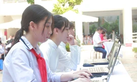 Việc tổ chức thi trên máy cần chuẩn bị kỹ càng và có lộ trình để thí sinh làm quen. Ảnh: Ngọc Châu