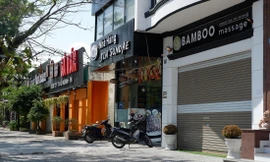 Nhiều khu phố phục vụ khách du lịch ở Đà Nẵng vốn sôi động nay vắng hoe 