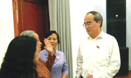 Bí thư Thành ủy Nguyễn Thiện Nhân tiếp xúc cử tri quận 1 chiều 6/5 