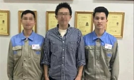 Dù được thông báo đã đáp ứng đủ điều kiện nhưng hơn 1 năm qua, anh M.V.S (bên phải) chưa thể sang Nhật làm việc như cam kết của phía Cty Việt Phú