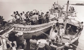 Người Việt di tản cập cảng Darwin, Úc. Ảnh: Northern Territory Archives Service 