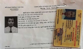 Anh Rơ Châm Huyh (bên phải) 