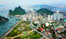 Hạ Long được dự kiến sáp nhập huyện Hoành Bồ. Ảnh: Hồng Vĩnh 