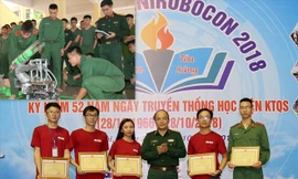 Trung tướng Nguyễn Công Ðịnh, Giám đốc Học viện KTQS trao giải Nhất cho đội MTA-EAGLE; đội CÐT-C250 tại cuộc thi (ảnh nhỏ). Ảnh: CTV