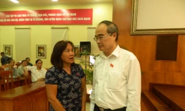 Bí thư Thành ủy TPHCM trao đổi với cử tri quận 10