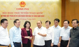 Thủ tướng trao đổi với các đại biểu về tình trạng giải ngân vốn đầu tư công 
