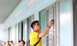 Võ Ðình Chiến tham gia hoạt động tình nguyện. ẢNH: NVCC 