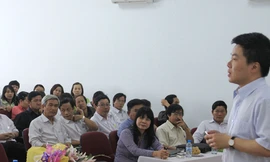 GS Ngô Bảo Châu đối thoại với học sinh Đà Nẵng