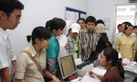 Dài cổ chờ miễn, giảm học phí