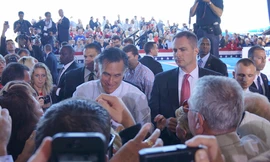 'Giáp mặt' ứng viên Tổng thống Romney tại Mỹ