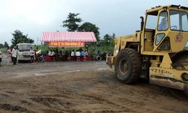 Thiên lệch doanh nghiệp, ép dân