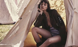 'Gái hư' Charlee Fraser khoe vẻ đẹp hoang dại đầy mê hoặc